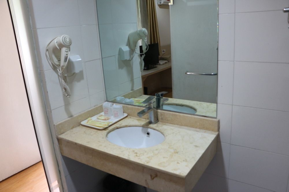Yixin Business Hotel Cantão Exterior foto